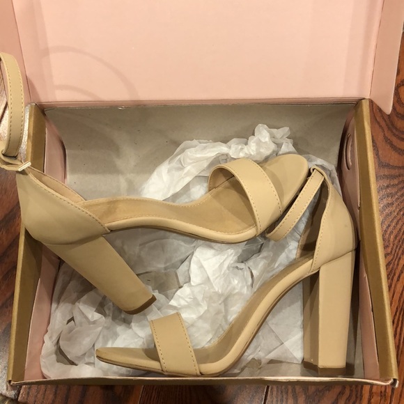 Nude 👡 - Picture 2 of 5